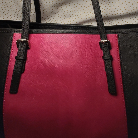 Michael Kors Jet Set Center Stripe Black & Magenta tote! Retired *like new* - Picture 5 of 11
